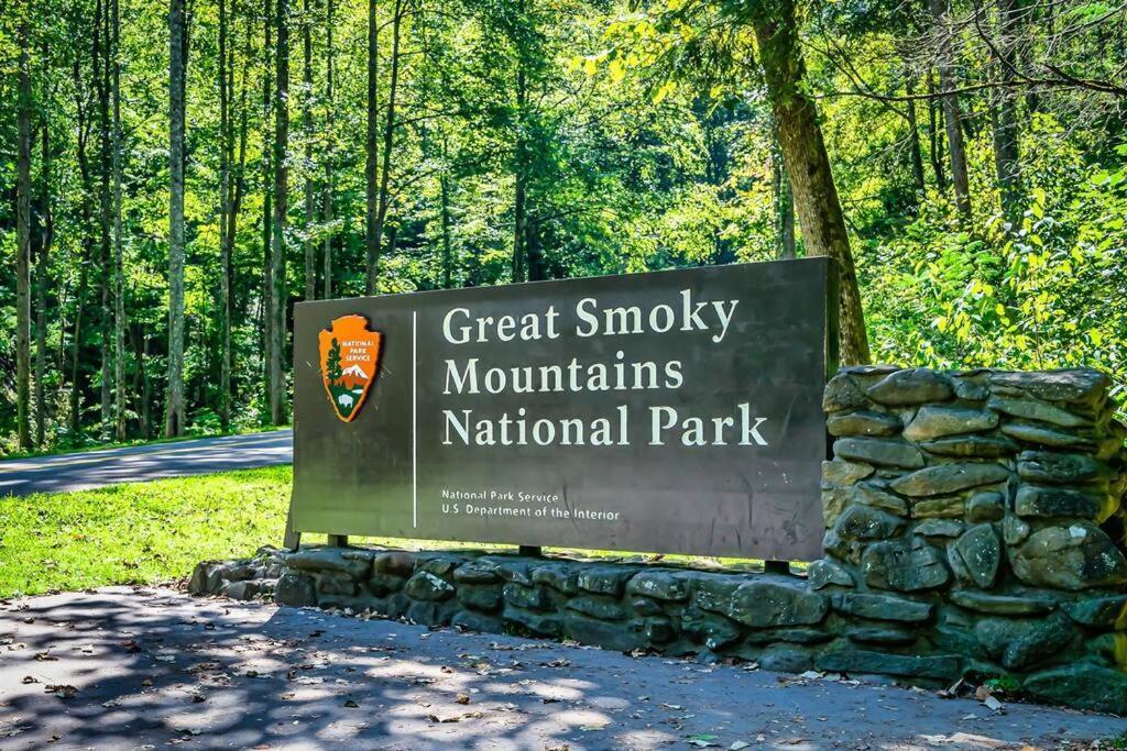 Groot'S Place - 5 Min To Main Parkway!! ピジョンフォージ エクステリア 写真